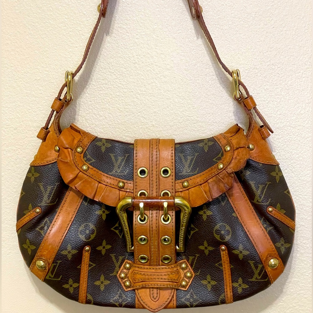 Authentic Louis Vuitton Monogram Leanor